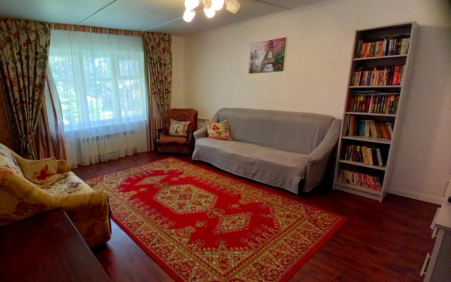 Дом у сосен