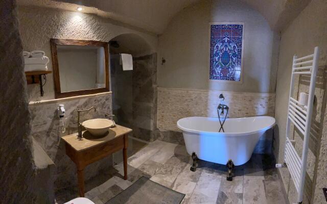 Seki Cave Suites