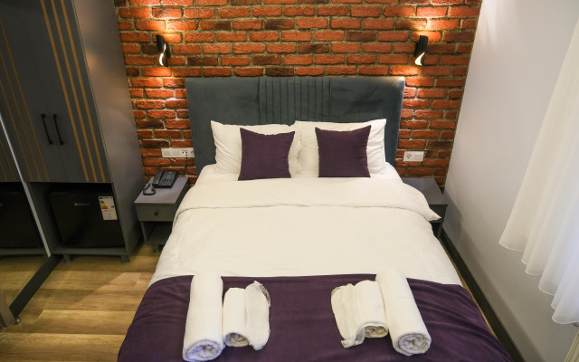 Отель Yellow Mansion