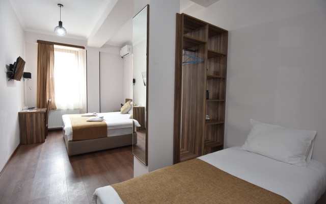 Day Room Art Hotel