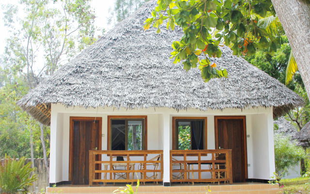 Aya Beach Bungalows Hotel