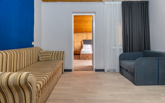 Maksim Park-Loo Hotel