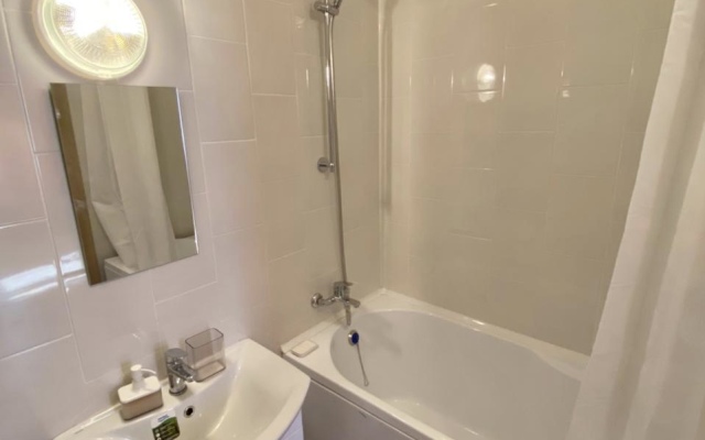 Kosmonavtov Dom 104.2 Etazh Apartments