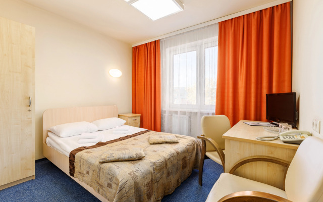 Hotel East Time