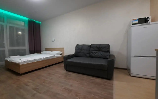 Studiya S Balkonom Na 17 Etazhe Apartments