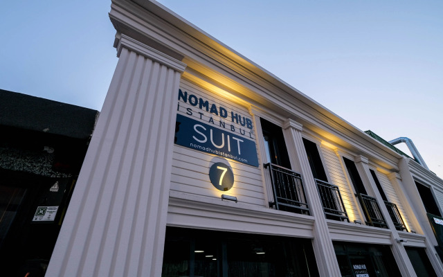 Отель Nomad Hub Istanbul Suit