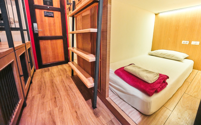 Prince Theatre Heritage Stay Hostel - Silom