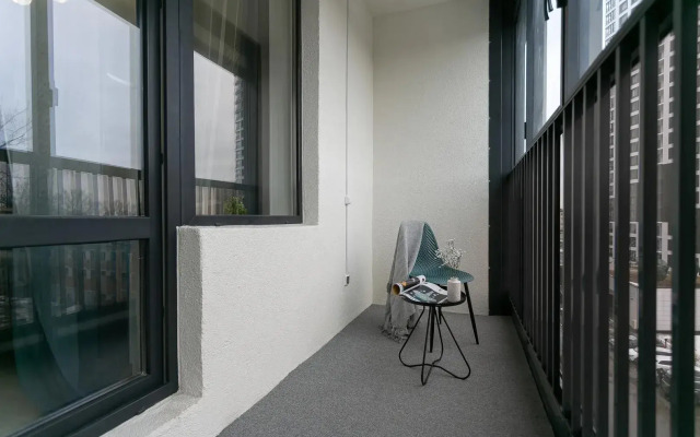 335 Na Farforovskoy 7k2 Apartments