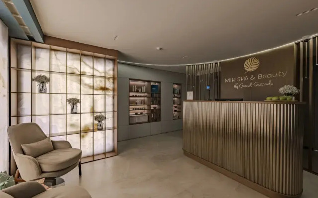 Lyuks Odnokomnatny S Balkonom v otele Grand Cascade Apartments