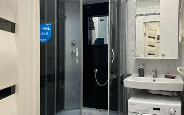 Komfortnaya studiya ryadom so sklonom Flat