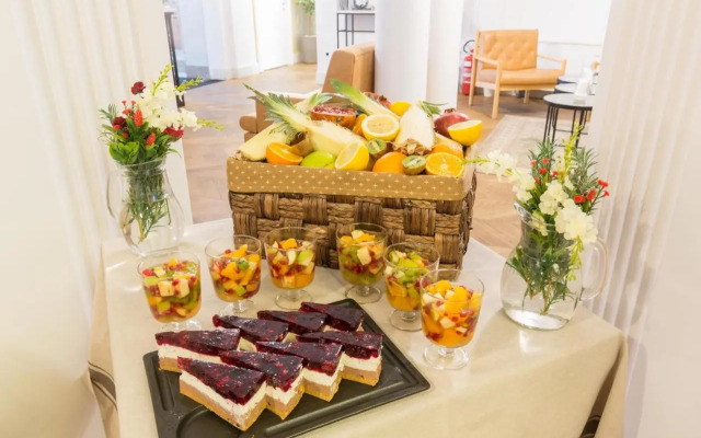 Отель Public House