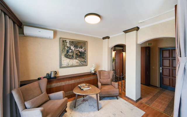 Ukraina Hotel