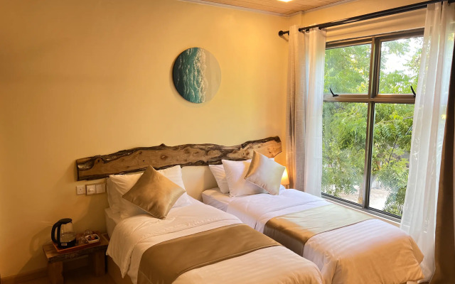 Holiday Home Dhiffushi Hotel