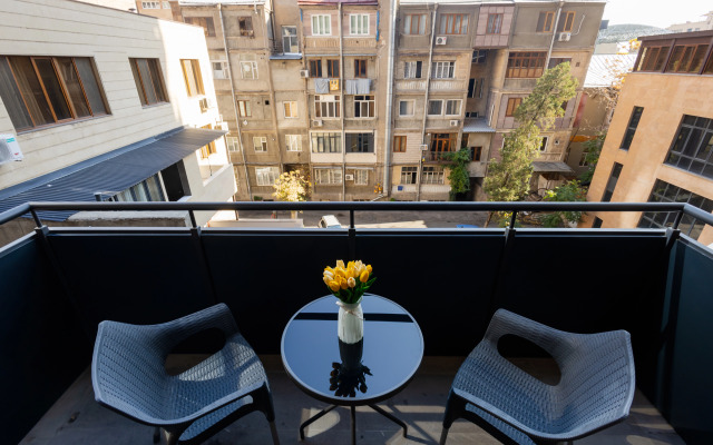 2-K v Novostroyke, Ulitsa Arama, Di482 Flat