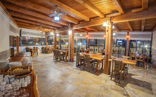 Отель Royal Cave