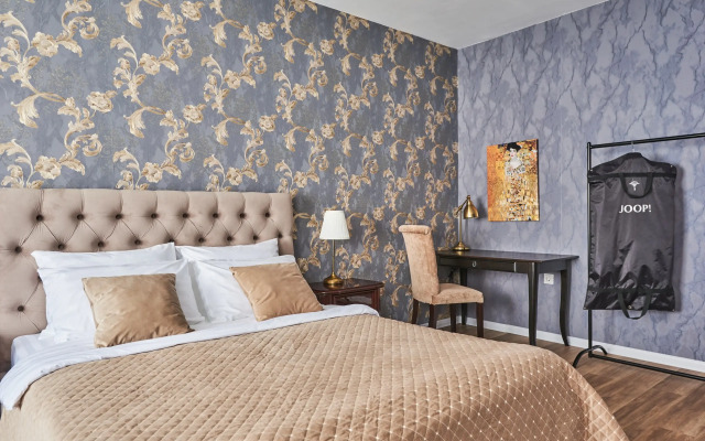 Prostornye Apartamenty u Yekaterininskogo Parka Flat