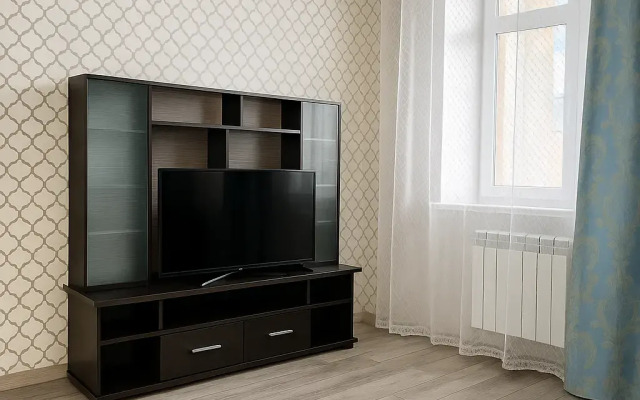 Tsena Poraduet, Kachestvo Udivit Flat