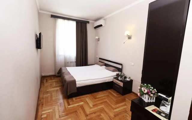 Tigran Mets Hotel