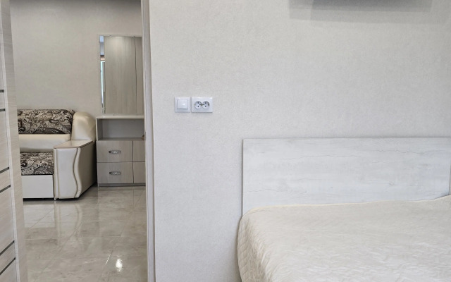 Na Avtostancii Elizovo Triple Living Quarters