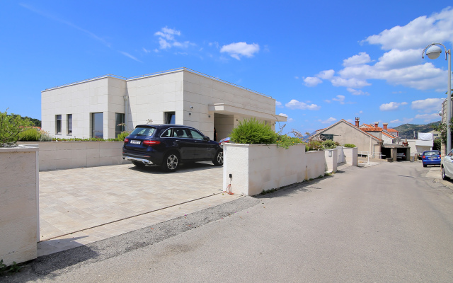 Abelia Apartments