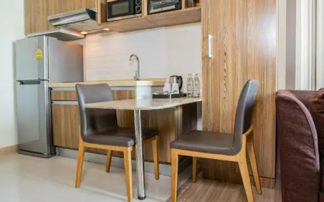 Отель Ramada by Wyndham Bangkok Ten Ekamai Residences