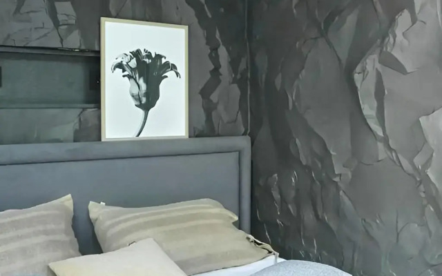 Private House na Beregu Reki s Avtorskim Dizaynom