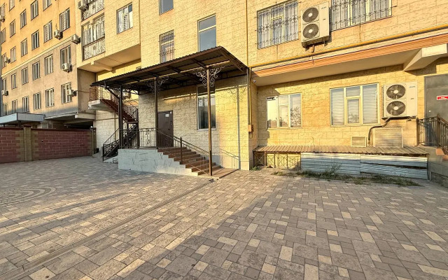 Uyutny Apartament v Bishkeke na Molodoy Gvardii 94 Flat
