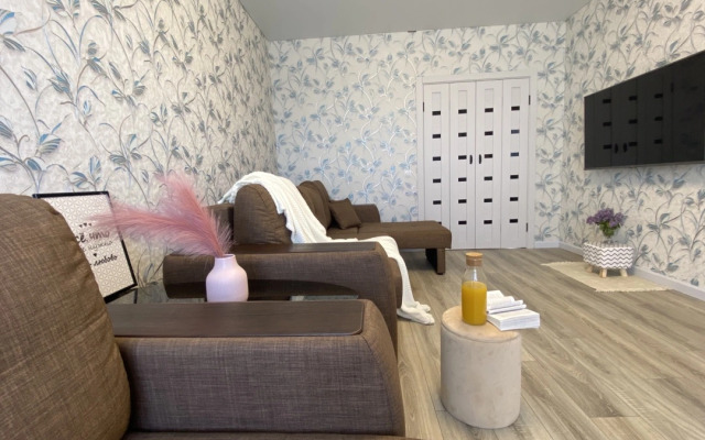 Podelam na Kislova 27 Flat