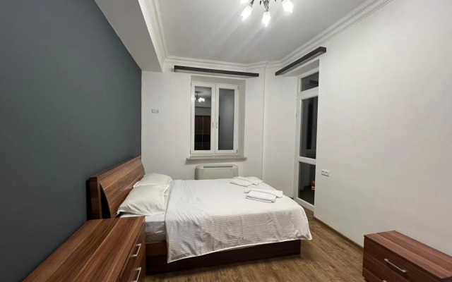 Trekhkomnatnaya Prostornaya na Severnom Prospekte, Hh556 Flat
