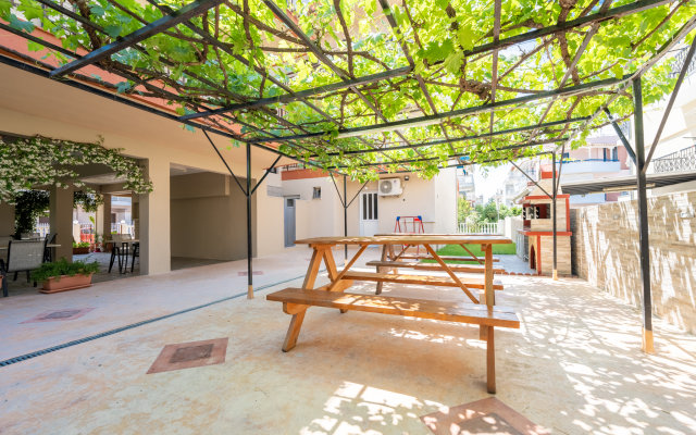 Milonas House Apartments