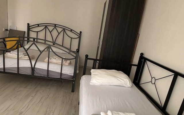 V Tsentre Erevana Apartments