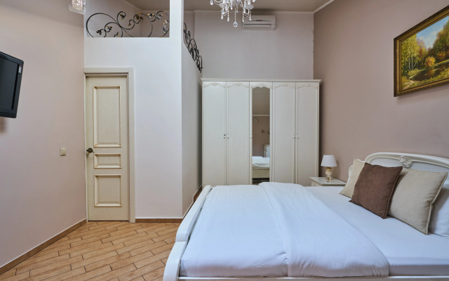 Dvukhetazhnye Na Tverskoy V 5 Minutakh Ot Kremlya Apartments