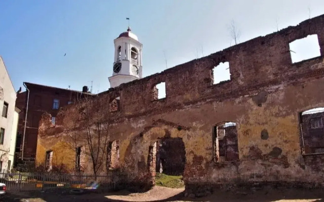 U Chasovoy Bashni S Prostornoy Kukhney Flat