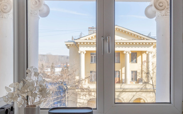 Uyutnaya Studiya u Nmkhts  im.Pirogova i metro Pervomayskaya Apartments