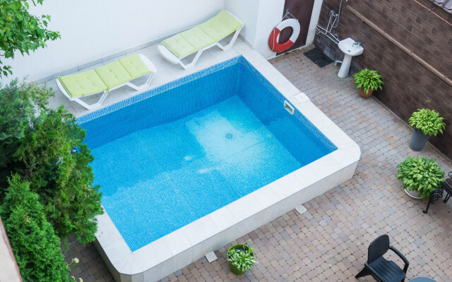 Tikh Hotel Guest House