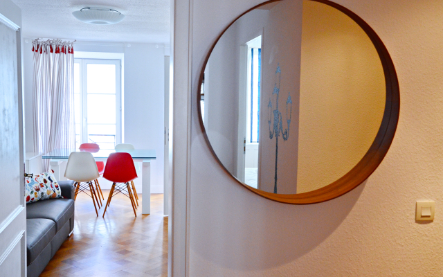 Quatre Chaises Apartments