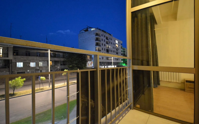 Perte House On Verin Antarain 131 Street Apartments