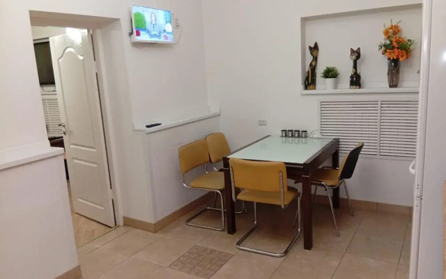 Квартира Уютная Двухкомнатная в Центре Города