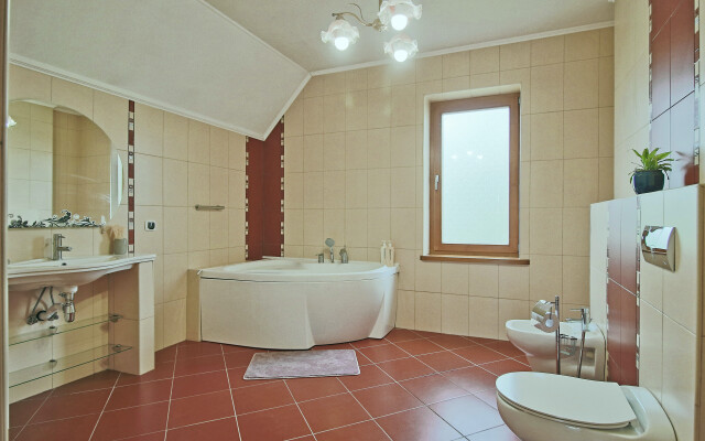Uyutny Dom V 20-Ti Minutakh Ot Morya Private House
