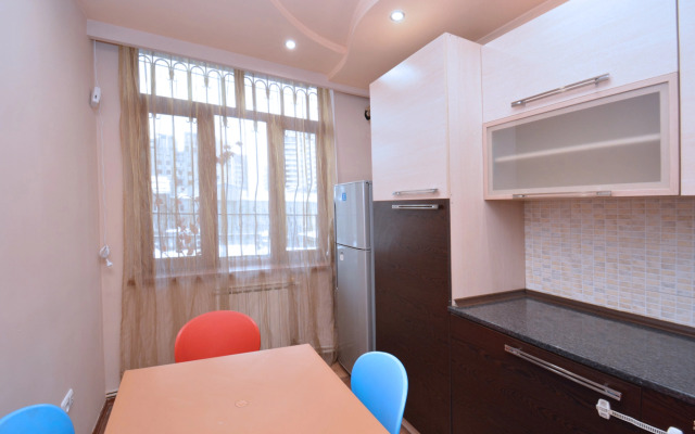 Trekhkomnatnaya v Tsentre Goroda Flat