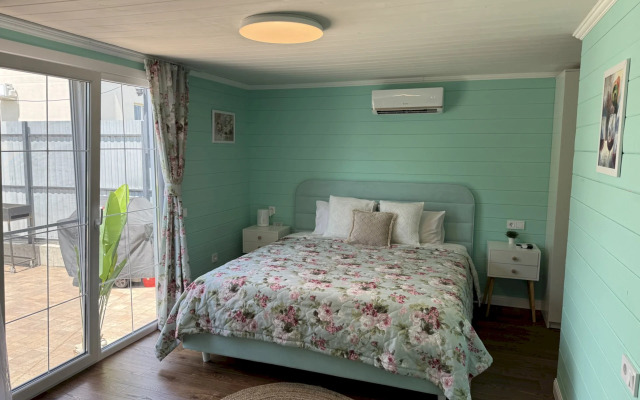 Частный Дом 550 с Тёплым бассейном Сауна Мангал Голубая Бухта