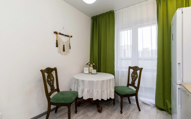 Квартира с желтым диваном