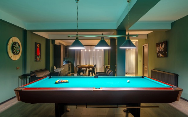 Chetyrehkomnatniye Niabi S Bilyyardom I Kinoteatrom Apartments