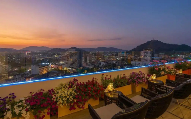 Novotel Phuket City Phokeethra Hotel