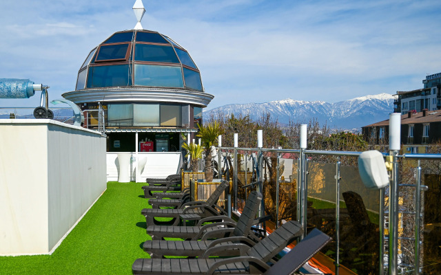 Shine House Hotel