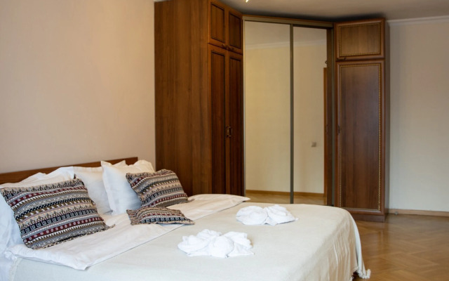Na Ulitse Kurmangazy 33 Flat