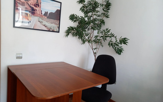 N75 Dve Bolshie Krovati V Tsentr Vselennoj Mr. HOUSE Flat