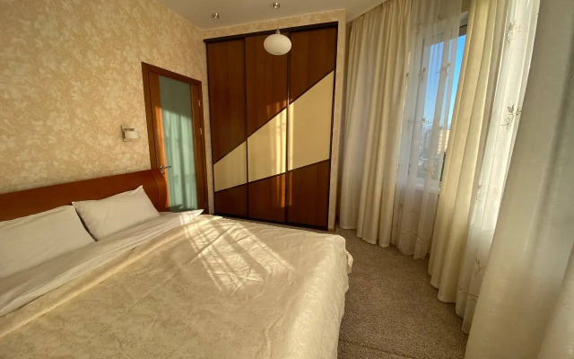 Yevrodvushka Na Larina S Vidom Na Mishennuyu Sopku Flat