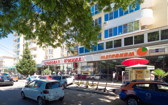 Ryadom S Morem I Parkom Apartments