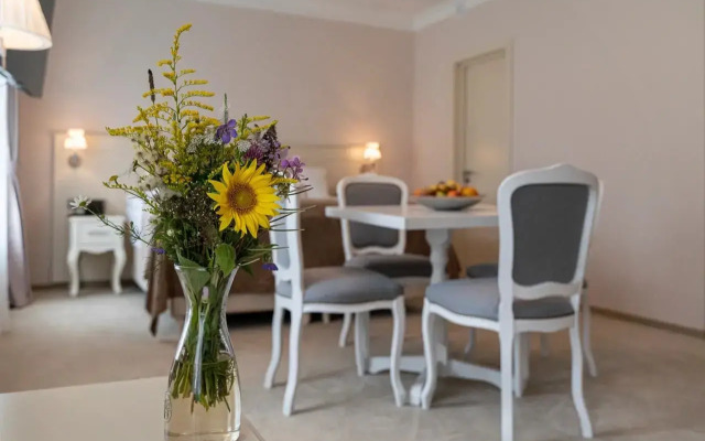 Russian Seasons Selo Vyatskoe Hotels 4*